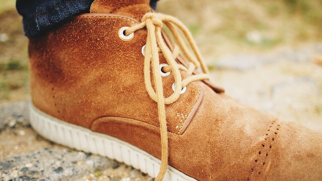 Brązowe buty zamszowe